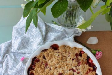 Strawberry Rhubarb Crumble (Gluten Free Vegan Crumble)