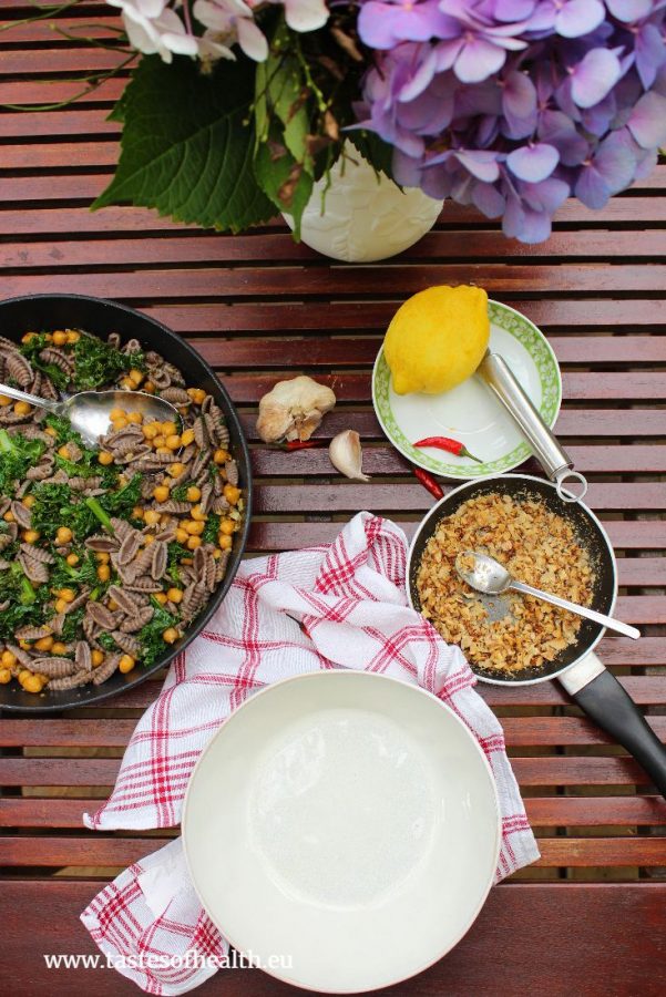 Kale Pasta with Chickpeas {Sirt Food Diet}
